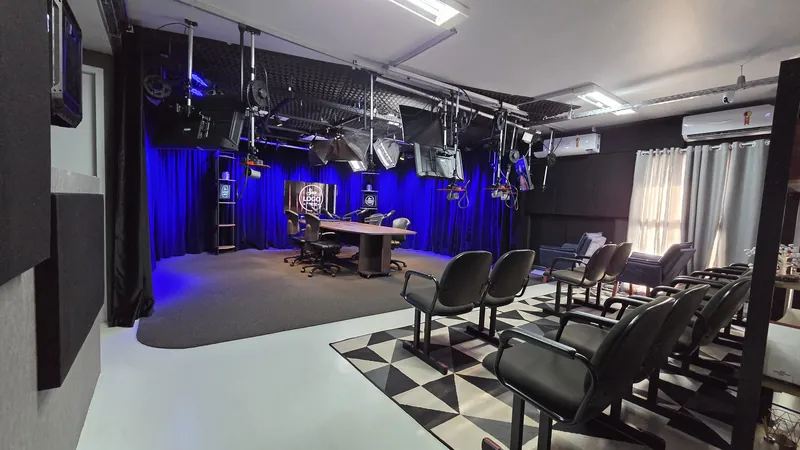 Transmissao corporativa ao vivo no estudio